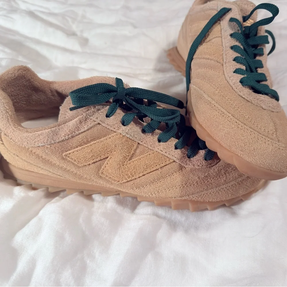 New Balance x AURALEE RC30 Tan Suede Shoes Green Laces VGC - Picture 1 of 7